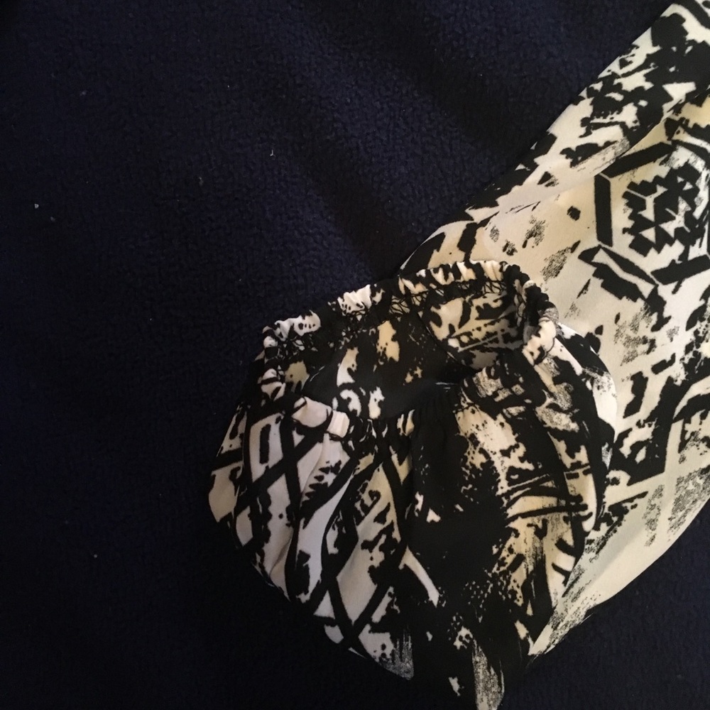 Blouse - Picture 2 of 5